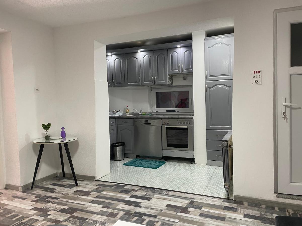 Apartman Duck Lägenhet Sarajevo Exteriör bild