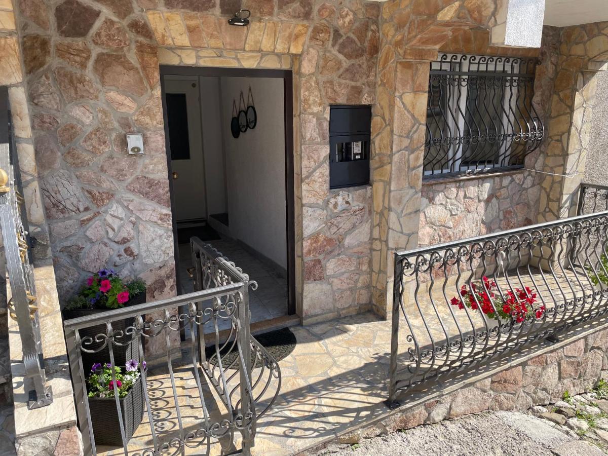 Apartman Duck Lägenhet Sarajevo Exteriör bild